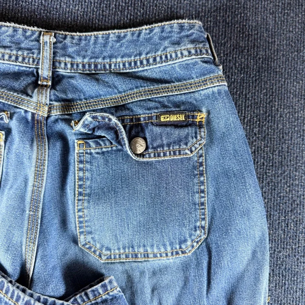 Diesel Straight Leg Denim Jeans Mens 29 W28 L30.5 Medium Wash Cotton Italy